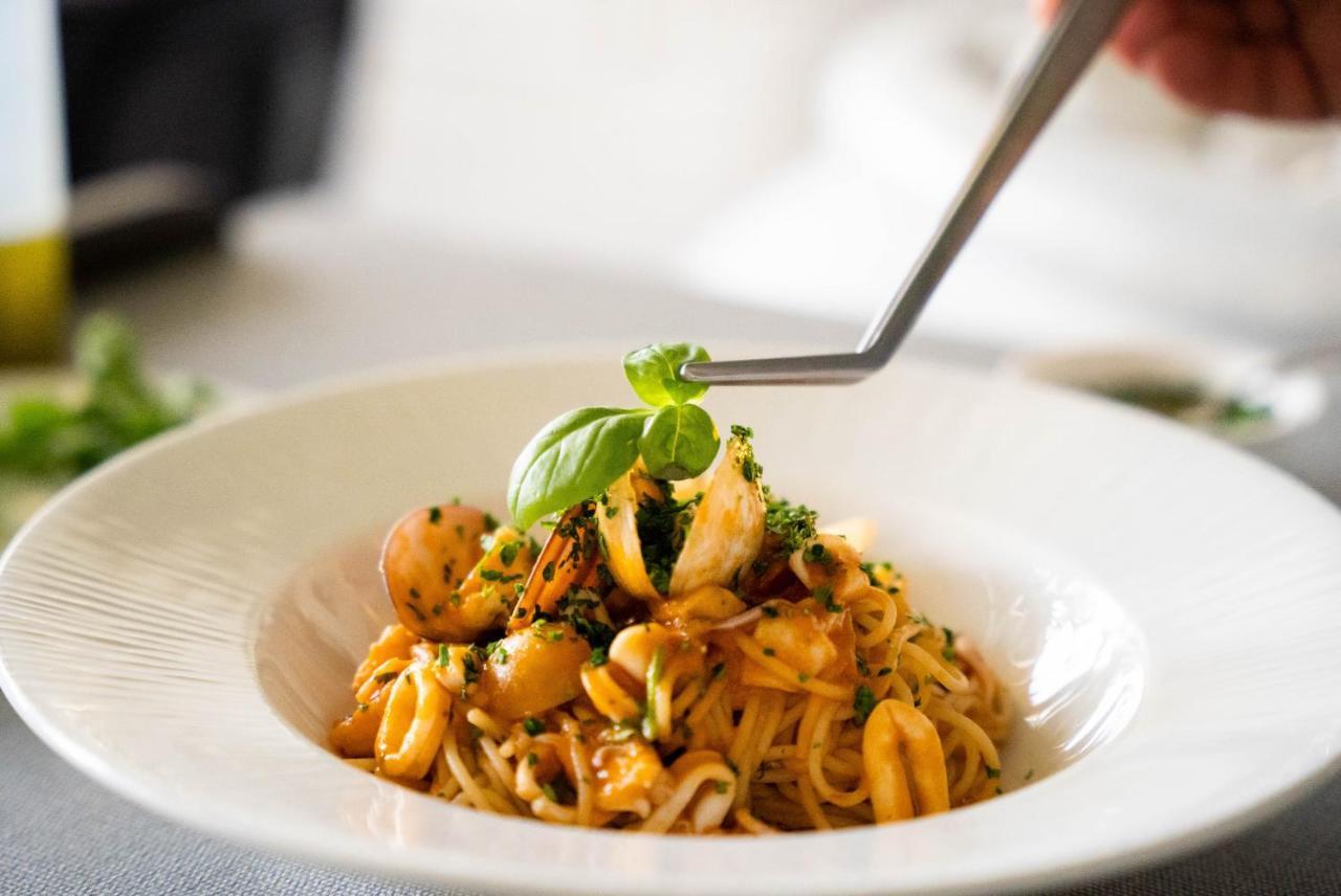 Jareed Hotel Riadh Exterior foto A pasta dish
