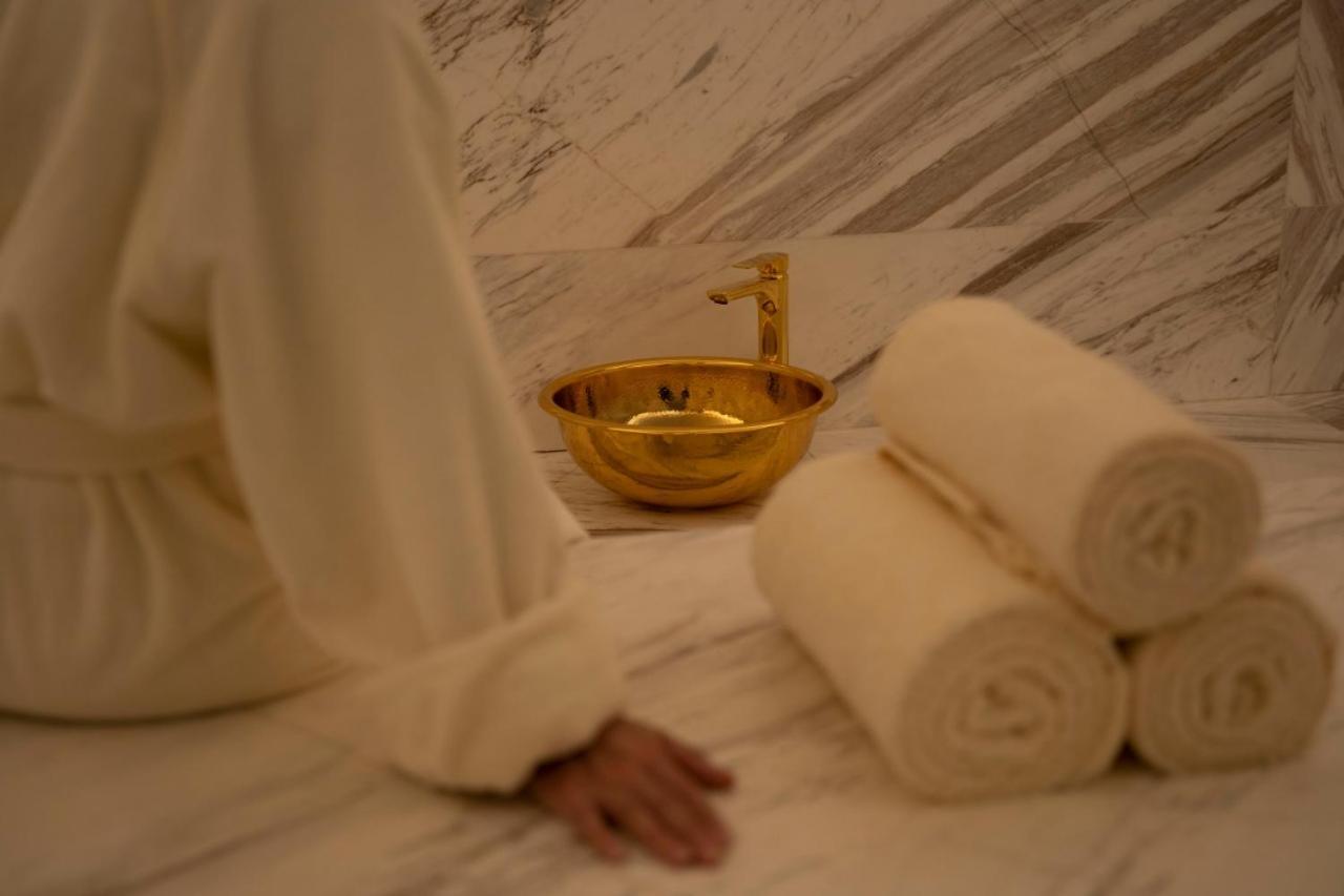 Jareed Hotel Riadh Exterior foto A golden bowl with a tap