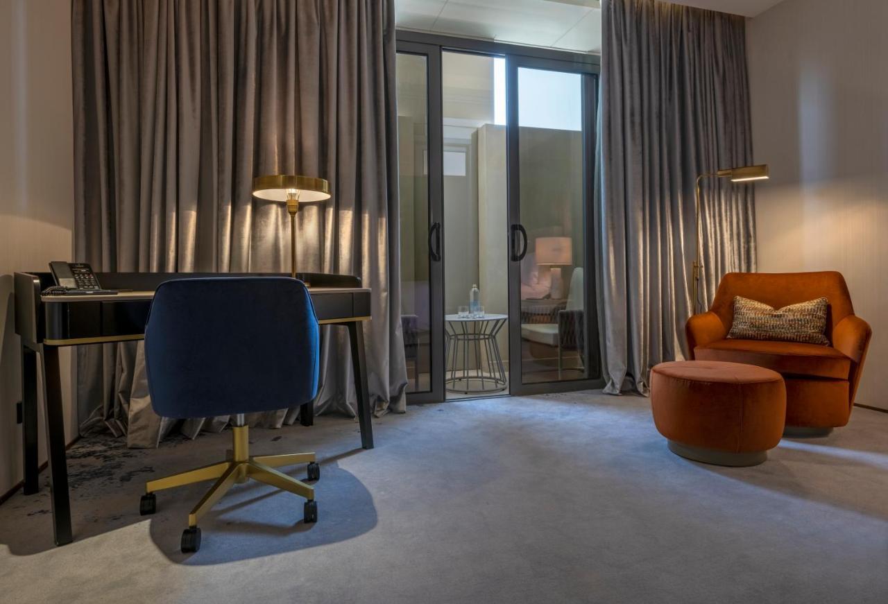 Jareed Hotel Riadh Exterior foto A room at the hotel