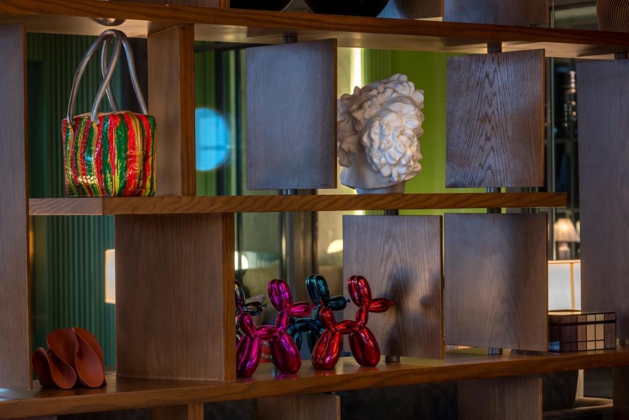 Jareed Hotel Riadh Exterior foto A balloon dog sculpture